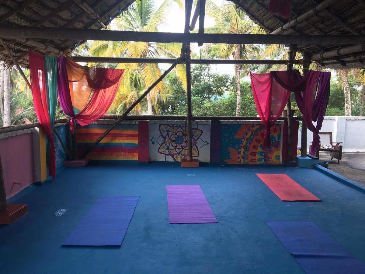 Отель Mk Gardens Surf & Yoga House Варкала Экстерьер фото
